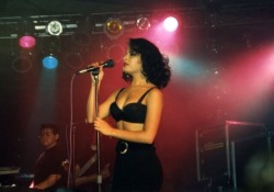 90sbluejeans:Selena Quintanilla Perez.