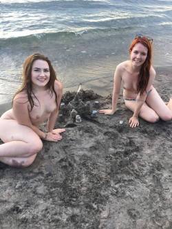 missbennieandthejets:  Nude Beach with @littlefantasyabdl  Miss these two cuties!