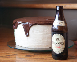 foodffs:  Guinness Stout Cake with Vanilla Bean Cheesecake, Whipped Vanilla Bean Frosting &amp; Guinness Stout GanacheReally nice recipes. Every hour.Show me what you cooked!