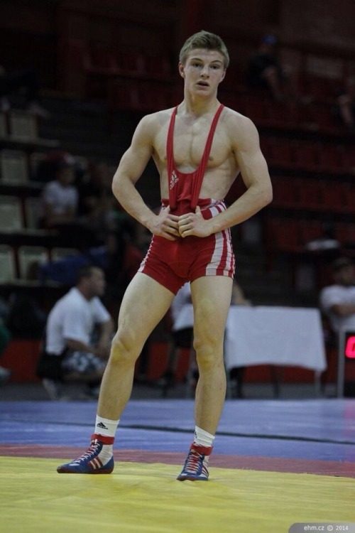 jockbrad:  Swimmers, wrestlers, football players / singlets, jockstraps, speedos