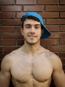 elispiritweaver:  Hot Dudes: http://elispiritweaver.tumblr.com