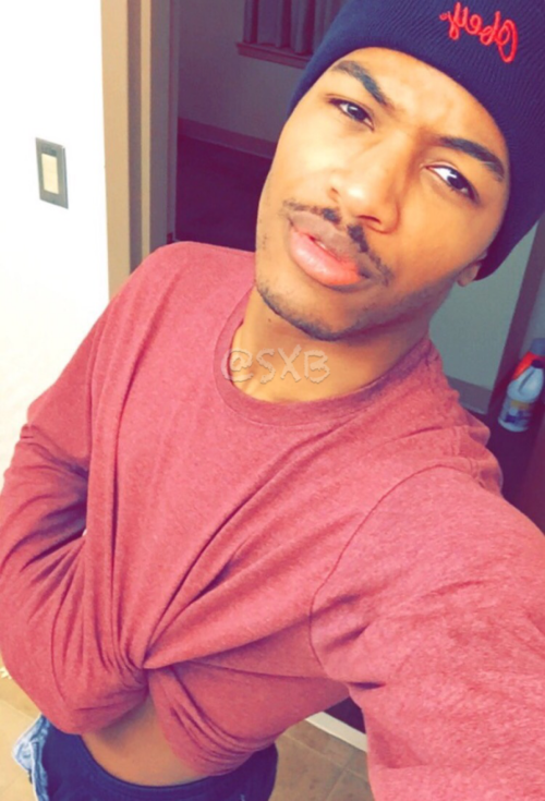 yourrrniggasdick: str8xposedboyz: Here is Rell… Sexy ass lips! I even love his chest hair and