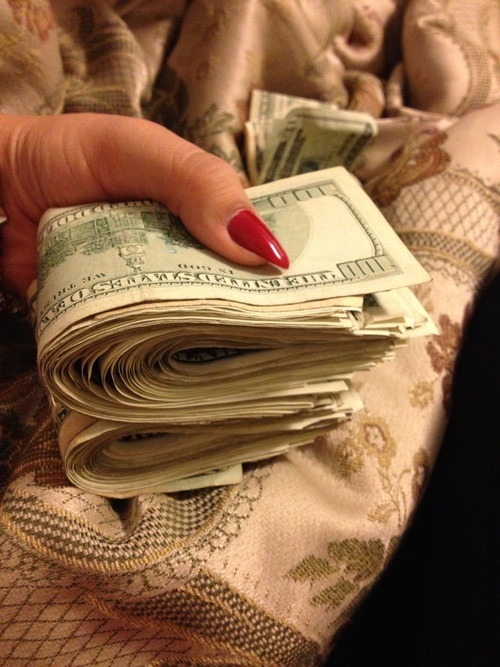 yvngnikey:  urnasty:  $$$  yvngnikey