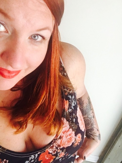 southernjaybird: curiouswinekitten2: I’m late I’m late for very important Sunday cleavage date!!!! 