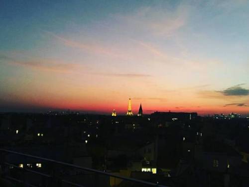 camerondiaz1:Never lose sight of the horizon…#eiffeltower #city #Paris #france #beautiful #sunset(en