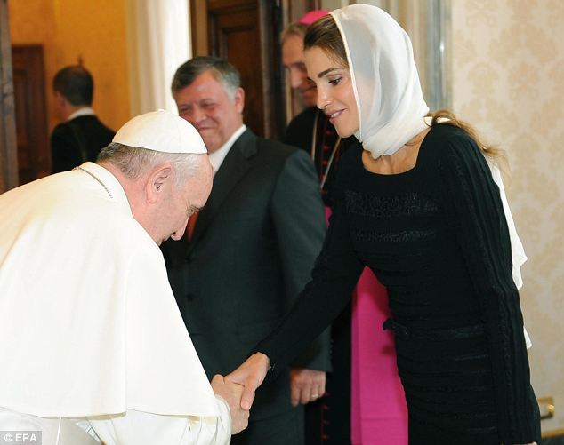 herpette:  saddestgirlof2015:  royaltyspeaking: The Pope broke with tradition and