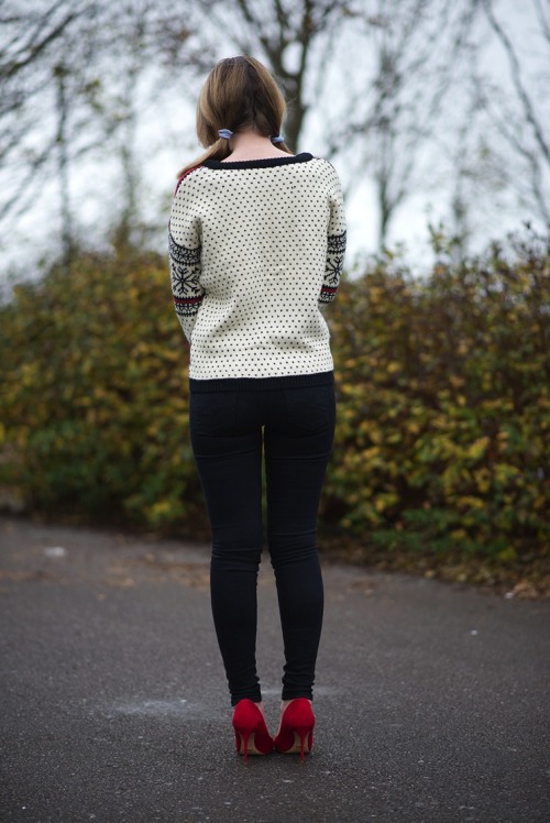 justtightjeans:  Same butt, different jeans - Raindrops of Sapphire