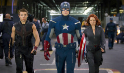 captainamerica-in-middle-earth:  niceassbucky:  WHAT HAVE I DONE  Clint with Natasha’s face looks like a kid I used to know