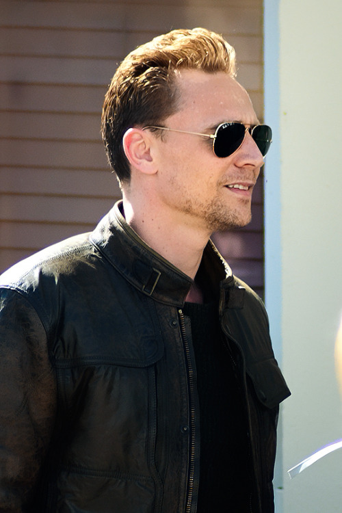 fluturojdallandyshia:Tom Hiddleston filming ‘The Night Manager’ in Hartland on April 15, 2015.