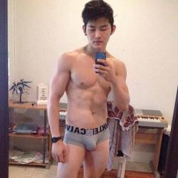 siroman91:Hot Viet guy &lt;3