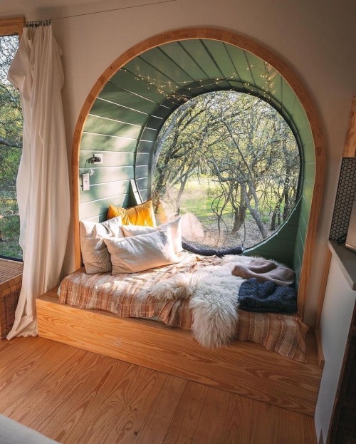 happygetlucky17: lilbitsavages: utwo: The Treehouses at HoneyTree FarmFrediricksburg Texas© HoneyTre