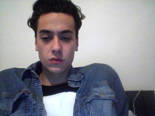 prsnlf:  i always look like i’m either pissed or tired.. or both. 