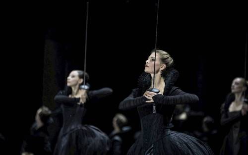 gnossienne:Productions by Christian Spuck: Romeo und Julia (1,2), Nussknacker und Mausekönig (3,4), 