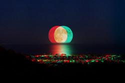 oneriotwolf:  Moon no We Heart It. http://weheartit.com/entry/76396553/via/otaviodario