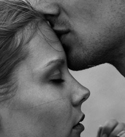 heretoenjoy:  I could use a few of my Daddy’s special forehead kisses right now.  I could also use a Daddy attached to those kisses.  Sigh&hellip;so much want.