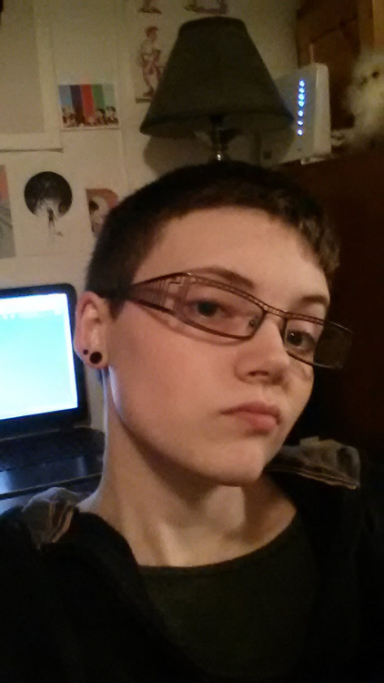 androgynend:i’m just a trans nb creature who can’t decide on a hairstyle (they/them)happy trans day of visibility!