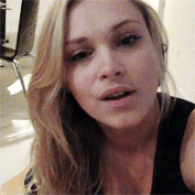 eliza-taylor-cotter:Eliza Taylor’s cute scrunchy nose face thing (1 of 2)