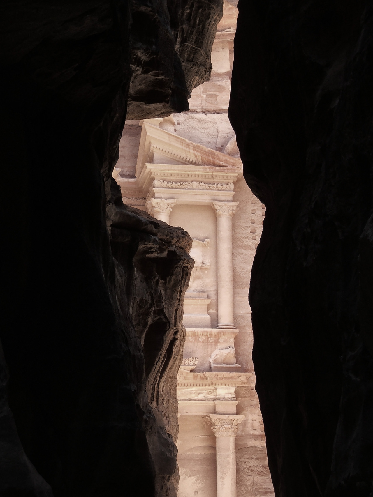 notquitepetworth:The Treasury at Petra, Jordan. Image source unknown. 