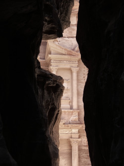 notquitepetworth:The Treasury at Petra, Jordan.