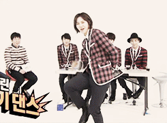 tienyeol:  b1a4’s girl group dance (○゜ε゜○)