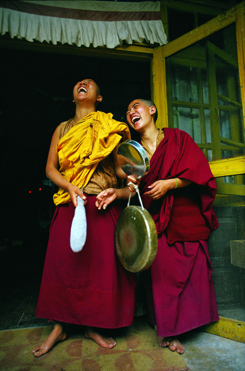 returnthejoy: This delightful photography of Tibetan nuns laughing was a result of serendipitous cir