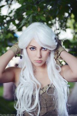 dreamcosplays:  I am a Khaleesi of the Dothraki by NatalieCartman 