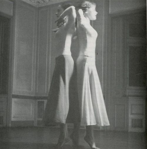 thinkingimages:Jeanne Renaud and Francoise Sullivan dancing Dualite, 1948