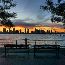 citylandscapes:  Goodnight from NYC, Sunset over The Hudson River Source- Picture This Photography NYC 