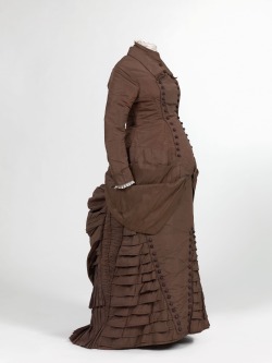 fripperiesandfobs:  Maternity dress ca. 1880 From the Mode Museum via Wikimedia Commons 