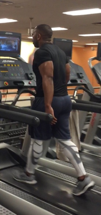 tmckenzie85:Perfect Atlanta Gym Booty! Damn!
