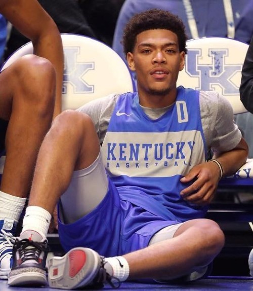 downtofuck513: br0mancebooty: Quade Green giving basketball bromance x booty