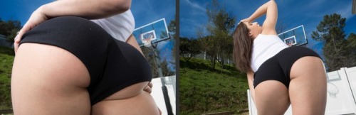 pjenderman: butti-licious:   Are U addicted & obsessed to big asses ? Join the community : FOLLOW  (Abella Danger)    Lola Bunny 