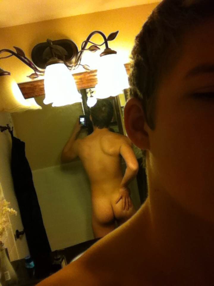 slutykikslave:  i-lads:  Straight teen lad’s filthy selfie pics  Follow slutykikslave