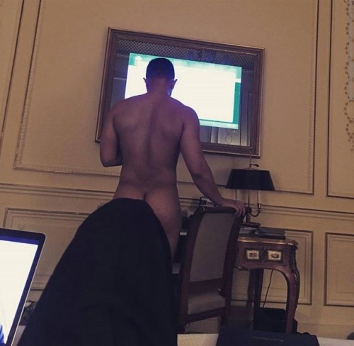 thebikerprincess: tabloidheat101: John Legend I can’t get over this.