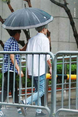 dailyexo:  Chanyeol - 150605 KBS Music Bank, midway commute Credit: 찬란한 너를 열렬하게. (KBS 뮤직뱅크 중간외출)