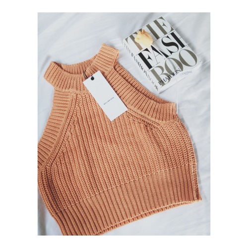 lemme-holla-at-you: allthatvogue:  Beautiful Knit! from style milk shop xx  xo