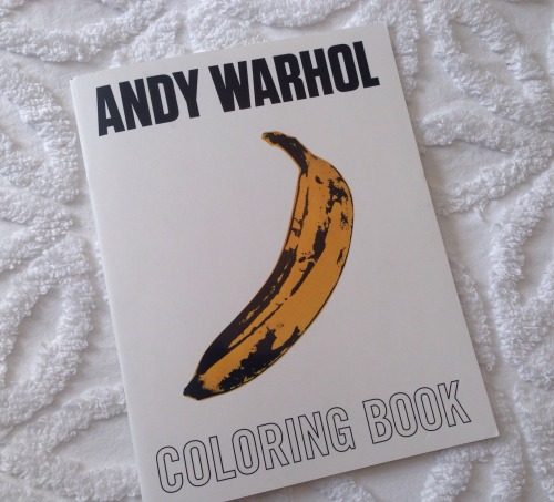 in love with my Andy Warhol coloring book !!!