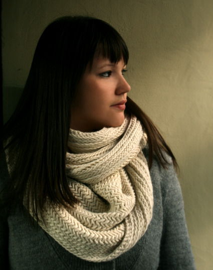 Big Herringbone Cowl Tutorial via iknits for Purl Bee