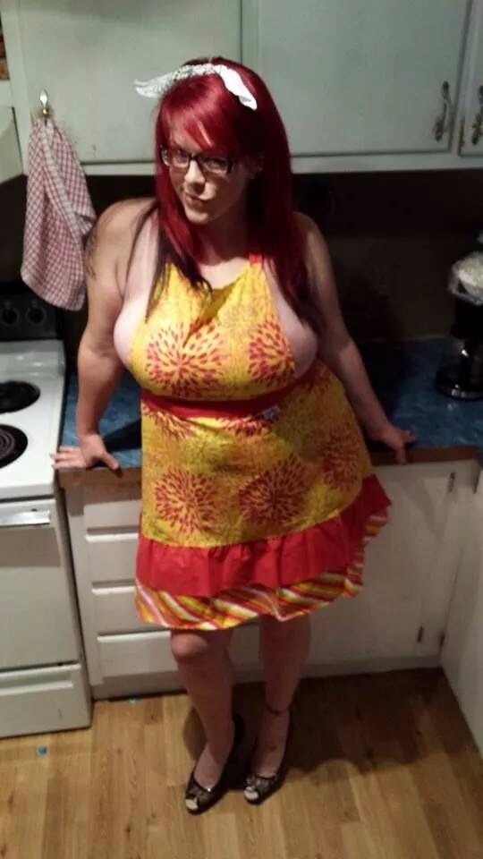 roflcopter288:  Mmmmm miss busty red