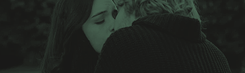 brie-larson:Reign 1.03 Kissed: Mary & Francis