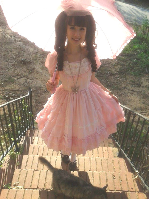 pinkcutenesswonderland:  6.19.14. PRINCESS DAY! Haahaha. A simple plain coord for today,I still loooove my petticoat. It made this dress fluff soo well . 