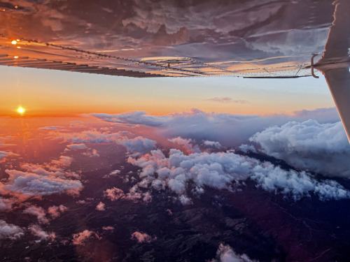 bigbudmcleod:The amazing world of sunsets and clouds!