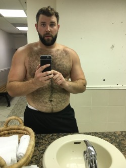 midwesthairmusclebear:Some gym selfies