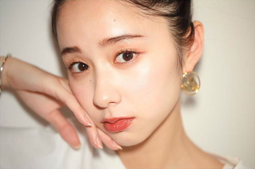 sakamichiclips: 堀田真由 on Instagram 2020.01.04 #SHETHREE