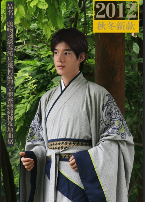 fuckyeahchinesefashion: Traditional Chinese clothes, hanfu. 鹿苑听松 2012 collection