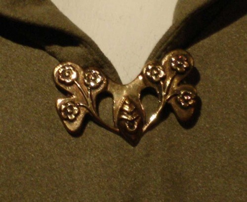 olddiythegalaxyofstarwars: Naboo Symbols In Padmé’s JewelleryCheck out the similarities