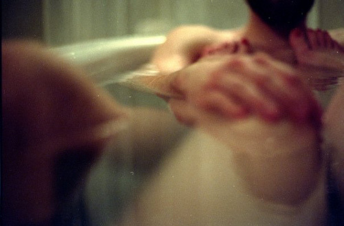 XXX hellanne:  bathtub by .bulimia.crew. & photo