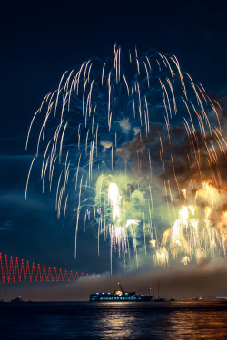 plasmatics-life:  Fireworks |  by FARUK