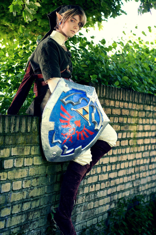 heroesofhyrule:Laovaan’s Twilight Princess Link Cosplay Appreciation Post because hot damn