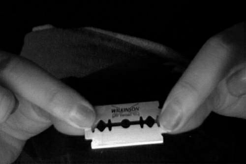 s3lf-multil4tion:  suicida-da-alma:  minha amiga, só você mesmo para me entender e me ajudar a sair um pouco desse mundo confuso.  Minha querida wilkison